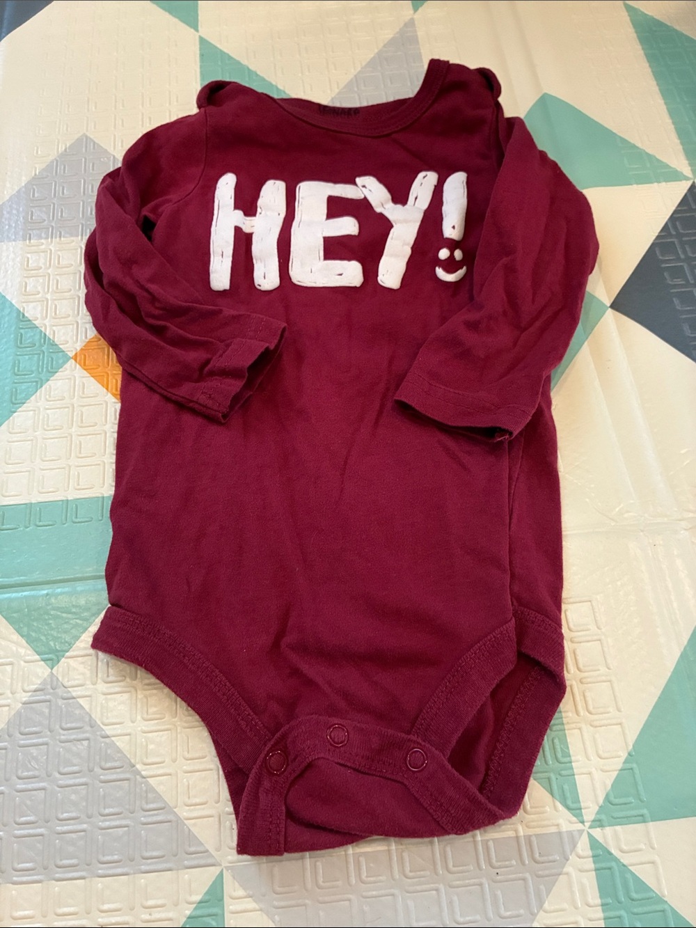 20/25$ 🧸 Kids Burgundy Long-Sleeve One-Piece Bodysuit with "HEY!" Print